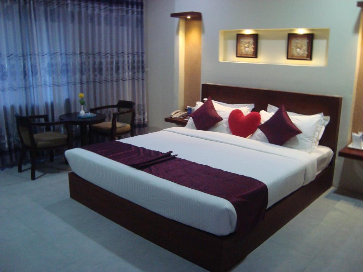 Rouba Residency Hotel Ponnāni Dış mekan fotoğraf