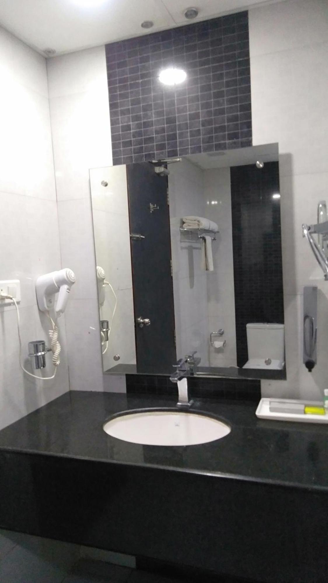 Rouba Residency Hotel Ponnāni Dış mekan fotoğraf