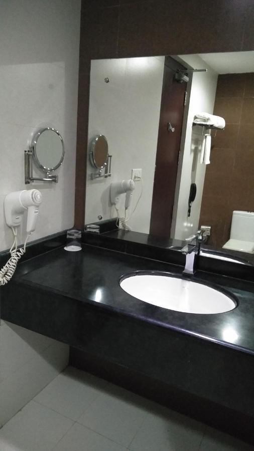Rouba Residency Hotel Ponnāni Dış mekan fotoğraf